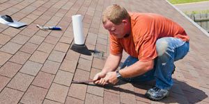 local roofing company making repairs